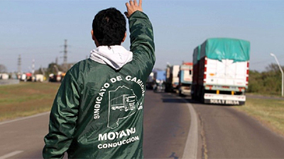 Los Moyano exigen reapertura de paritarias para Camioneros Los Moyano exigen reapertura de paritarias para Camioneros